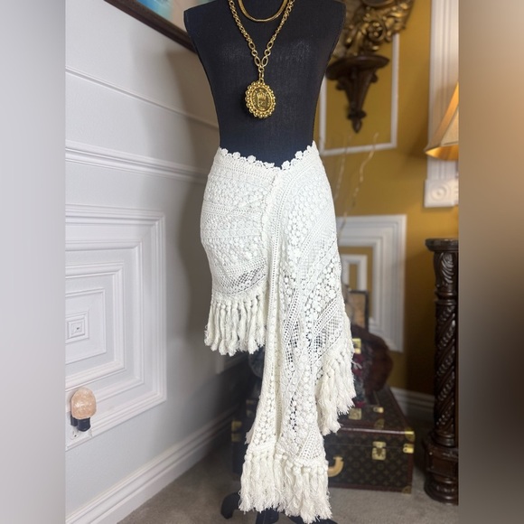 JUST BEE QUEEN
Bali Crochet Mini Skirt - Picture 12 of 17